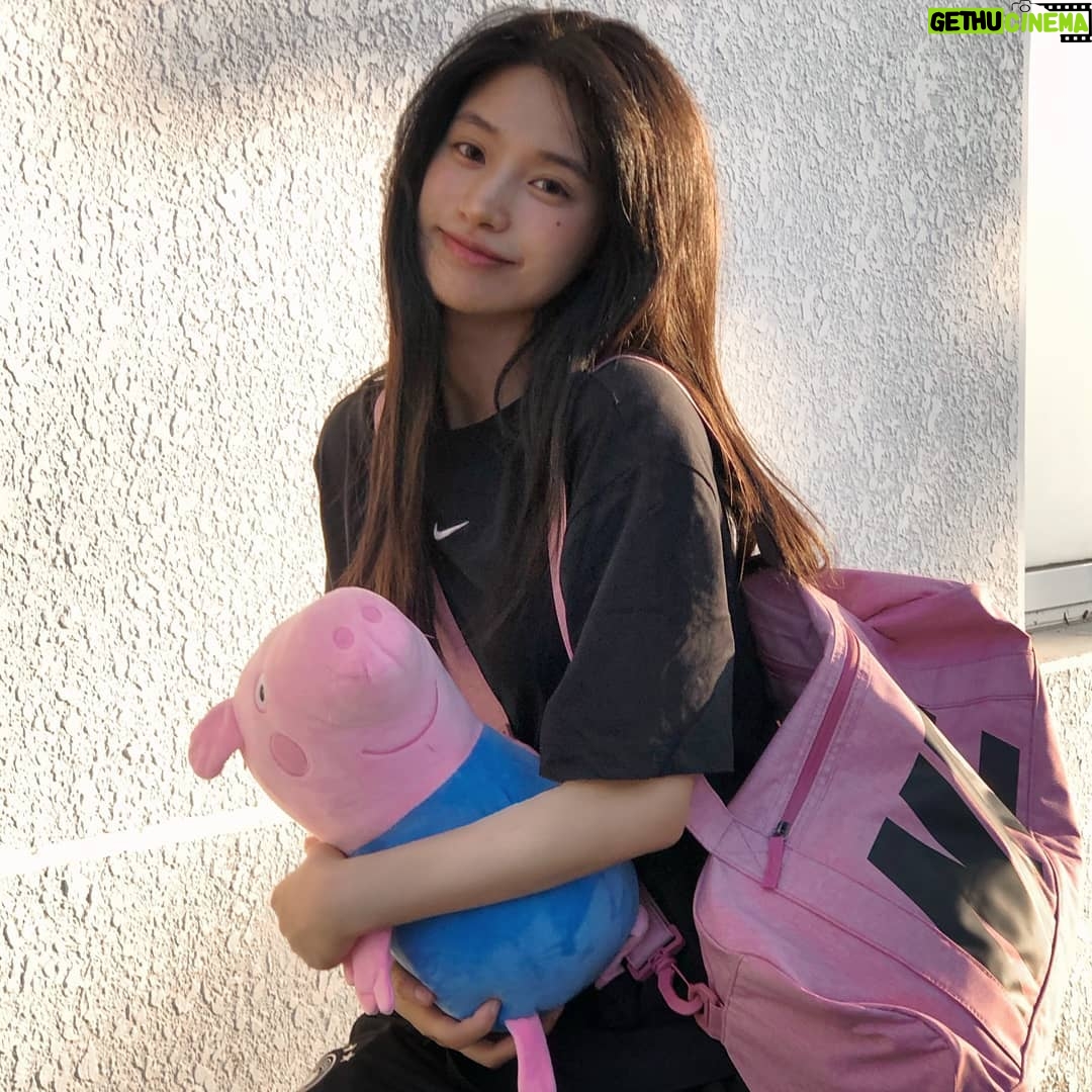 Duan Xiaowei - 35.1K Likes - 下班🚴🏻‍♀️