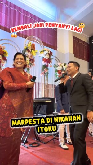 Duma Riris Silalahi Instagram - Penuh bahagia dan haru di pesta pernikahan itoku @doddy_boy_silalahi, udah sesuai request yaa nyanyiin Sampai Akhir sama @jud1ka 😂❣️
#dumariris #judika #judikadumafamily #batak