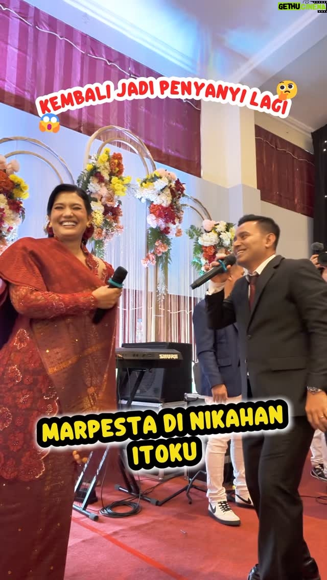 Duma Riris Silalahi - 9.8K Likes - Penuh bahagia dan haru di pesta pernikahan itoku @doddy_boy_silalahi, udah sesuai request yaa nyanyiin Sampai Akhir sama @jud1ka 😂❣️

#dumariris #judika #judikadumafamily #batak