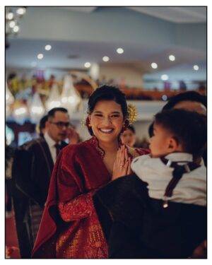 Duma Riris Silalahi Instagram - Marpesta.. Mongoli itoku @doddy_boy_silalahi, lae ni A.Cleo, las roha nami nunga gabe be sude anak ni Amang dohot inong..
Molo adong manungkun ai ise do mambaen jas ni pak cleo, @judeo.sihotang dohot si @juandeo.sihotang nion ma @ruslihadiwinata
Molo kebaya ku dohot inong nion ma @intanavantie.inav
Molo songkethu, oma, dohot nantulang/besan dohot akka paribanku @drtheresiia @meldasilalah dohot ulos hela ni A. Cleo nion ma, ito na burju @merdisihombingluxury @merdisihombing
Atikboha sungkun2 rohamuna ate.. ā£ļø
Mauliate ma disude na manangiangkon.. Horas..