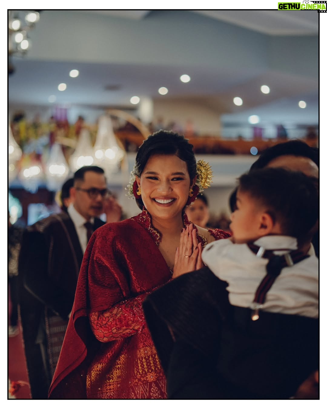 Duma Riris Silalahi - 110.1K Likes - Marpesta.. Mongoli itoku @doddy_boy_silalahi, lae ni A.Cleo, las roha nami nunga gabe be sude anak ni Amang dohot inong.. 

Molo adong manungkun ai ise do mambaen jas ni pak cleo, @judeo.sihotang dohot si @juandeo.sihotang nion ma @ruslihadiwinata 

Molo kebaya ku dohot inong nion ma @intanavantie.inav 

Molo songkethu, oma, dohot nantulang/besan dohot akka paribanku @drtheresiia @meldasilalah dohot ulos hela ni A. Cleo nion ma, ito na burju @merdisihombingluxury @merdisihombing

Atikboha sungkun2 rohamuna ate.. ❣️

Mauliate ma disude na manangiangkon.. Horas..