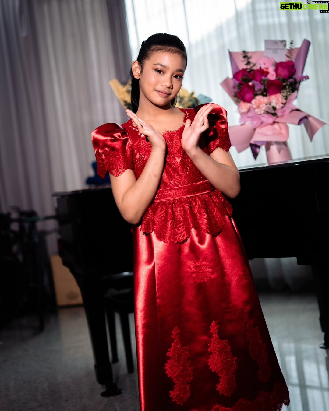 Duma Riris Silalahi - 110.1K Likes - Marpesta.. Mongoli itoku @doddy_boy_silalahi, lae ni A.Cleo, las roha nami nunga gabe be sude anak ni Amang dohot inong.. 

Molo adong manungkun ai ise do mambaen jas ni pak cleo, @judeo.sihotang dohot si @juandeo.sihotang nion ma @ruslihadiwinata 

Molo kebaya ku dohot inong nion ma @intanavantie.inav 

Molo songkethu, oma, dohot nantulang/besan dohot akka paribanku @drtheresiia @meldasilalah dohot ulos hela ni A. Cleo nion ma, ito na burju @merdisihombingluxury @merdisihombing

Atikboha sungkun2 rohamuna ate.. ❣️

Mauliate ma disude na manangiangkon.. Horas..