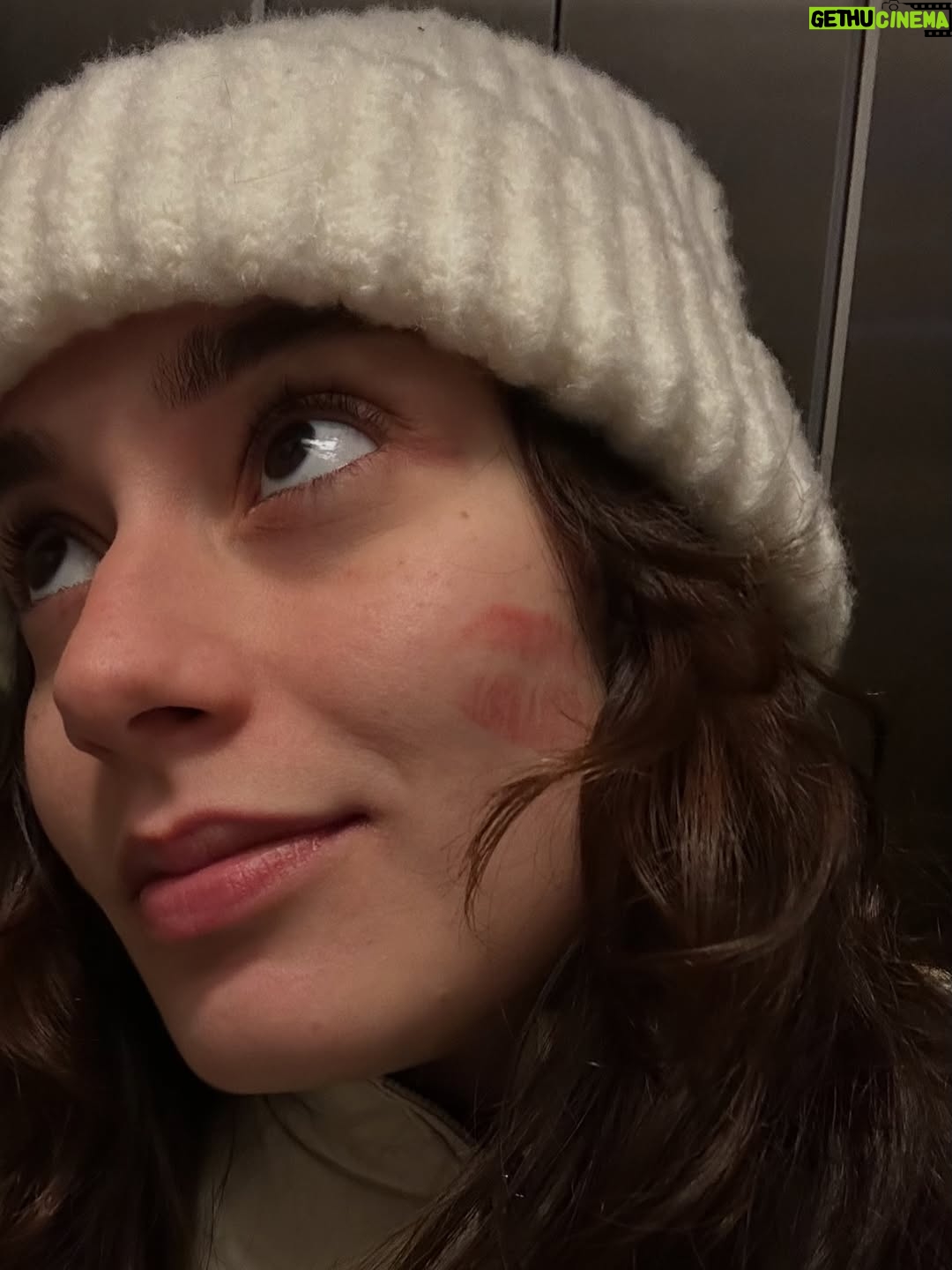 Ece Yaşar - 29.1K Likes - Herkesin kendi dünyasında kalmaya çokça hakkı ve gerekliliği de olduğu zamanlardayız bence🤷🏻‍♀️ama oyuna da bekleriz:)