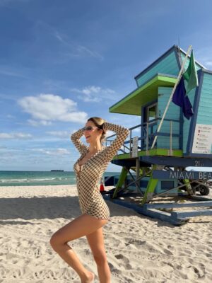 Ecenaz Üçer Instagram - MIA🏝️☀️💦 

#reklam