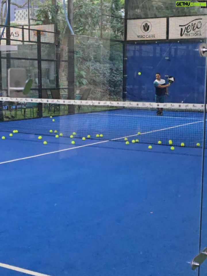 Eileen Abad - 10.9K Likes - ​"Cuando el tiempo se escapa de las rerdes, pero no de las manos. 
El verdadero equilibrio de moverse con gracia entre el caos y la calma."

Galería dump del mes 3

1.Mi estilista y fotografo tras el lente @byjesusgonzalez
2.Amor de bisnieto en el cumple 91 de ni Vela María.
3.Monitoreando la tarea, jummm , pilas! 😃
4.Me derrito de amor. El mejor Feliz Cumple de Abuelo papa
5.New look, luz natural.
6.1er Retiro 2026.
7.Sneak peek Masterclass 🤪.
8.Brindis Aniversario 50 y dele 😍.
9.Mi mejor partner en Pilates.
10.Fiebre Pádel
11.Choferesa al volante vía al cole.
12.Enamorada del piloto al volante.
13. In my business.

Más en detalle? TE LEEO 😘