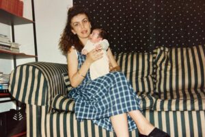 Ekin-Su Cülcüloğlu Instagram - Life doesn’t come with a manual, it comes with a mum! Happy Mother’s Day to my friend, therapist and most importantly mother ❤️