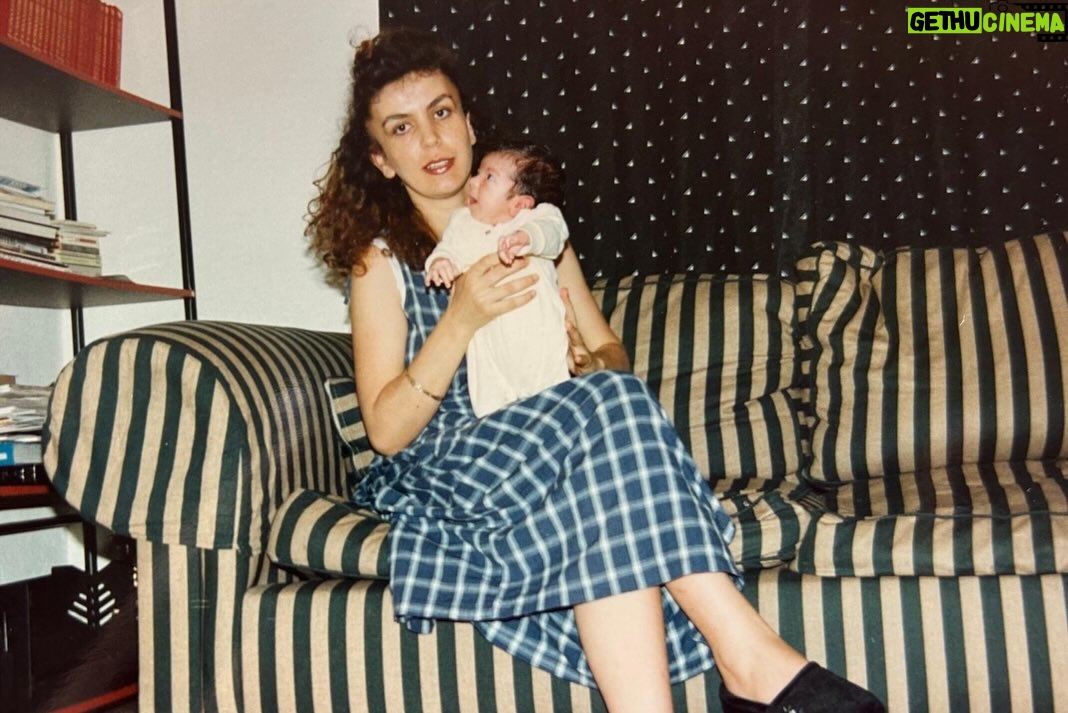 Ekin-Su Cülcüloğlu - 3 Likes - Life doesn’t come with a manual, it comes with a mum! Happy Mother’s Day to my friend, therapist and most importantly mother ❤️