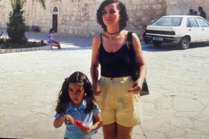 Ekin-Su Cülcüloğlu Instagram - Life doesn’t come with a manual, it comes with a mum! Happy Mother’s Day to my friend, therapist and most importantly mother ❤️