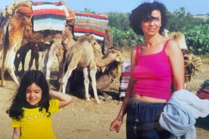 Ekin-Su Cülcüloğlu Instagram - Life doesn’t come with a manual, it comes with a mum! Happy Mother’s Day to my friend, therapist and most importantly mother ❤️