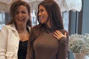 Ekin-Su Cülcüloğlu Instagram - Life doesn’t come with a manual, it comes with a mum! Happy Mother’s Day to my friend, therapist and most importantly mother ❤️