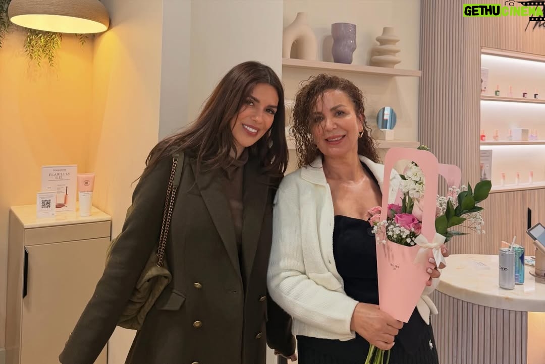 Ekin-Su Cülcüloğlu - 3 Likes - Life doesn’t come with a manual, it comes with a mum! Happy Mother’s Day to my friend, therapist and most importantly mother ❤️