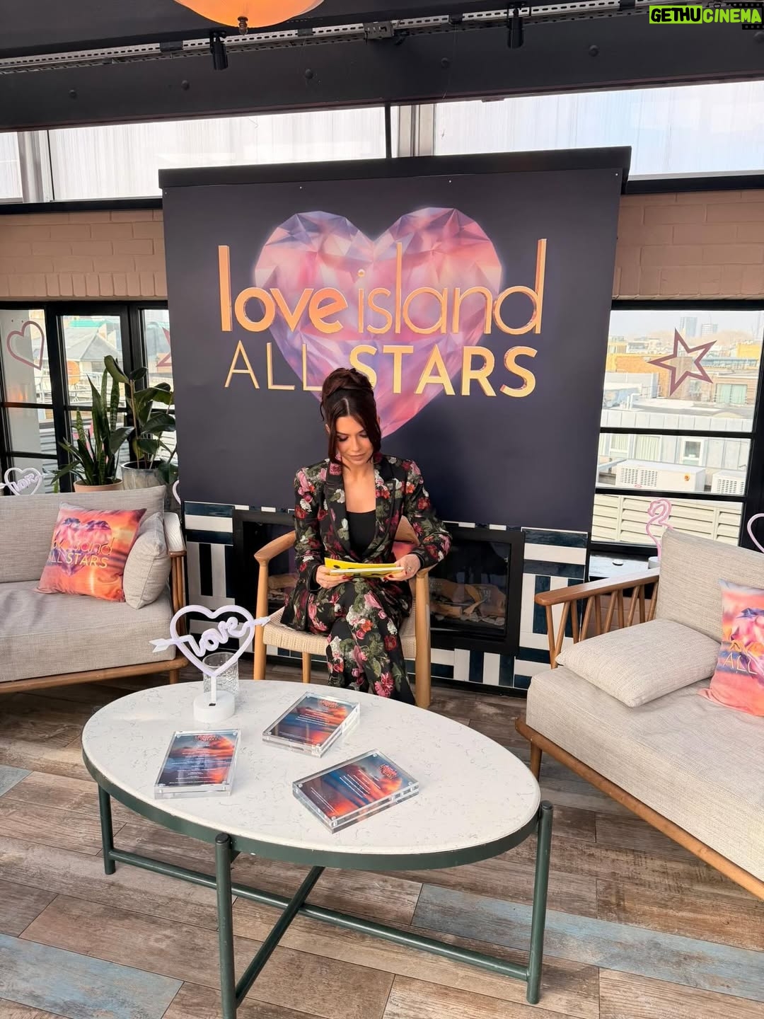 Ekin-Su Cülcüloğlu - 3 Likes - Cute day hosting the meet & greet with these lovely couples ❤️🏝️