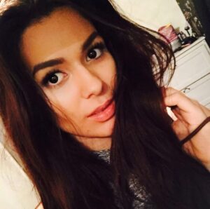 Ekin-Su Cülcüloğlu Instagram - Decided to do a little throwback dump to 2016. Ten years later…I’m still the same girl, always open to new opportunities and adventures without putting limits on myself(working in finance is just an example of that).
Appearance-wise….sure, there have been a few tweaks: new boobs, new teeth, a little touch of filler and Botox. But at my core, I’m still exactly the same❤️