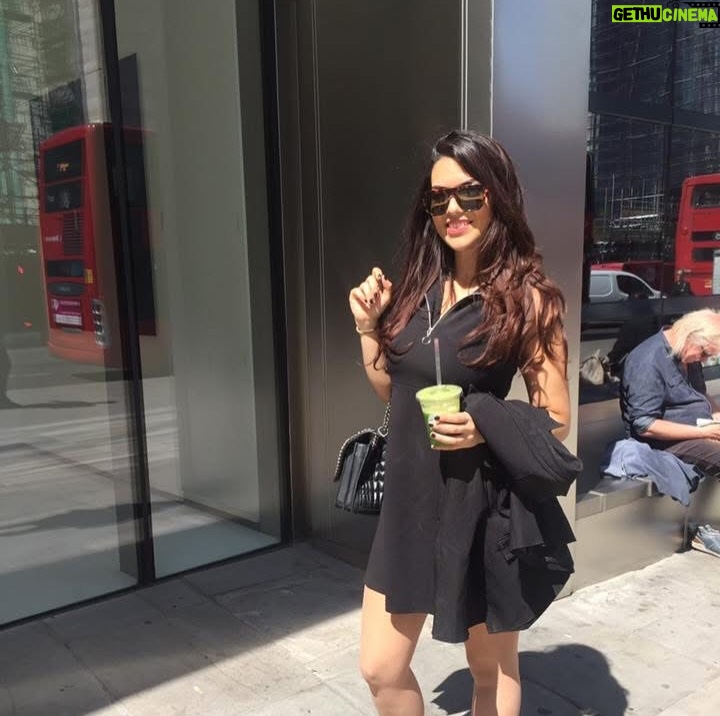 Ekin-Su Cülcüloğlu - 51.4K Likes - Decided to do a little throwback dump to 2016. Ten years later…I’m still the same girl, always open to new opportunities and adventures without putting limits on myself(working in finance is just an example of that).
Appearance-wise….sure, there have been a few tweaks: new boobs, new teeth, a little touch of filler and Botox. But at my core, I’m still exactly the same❤️