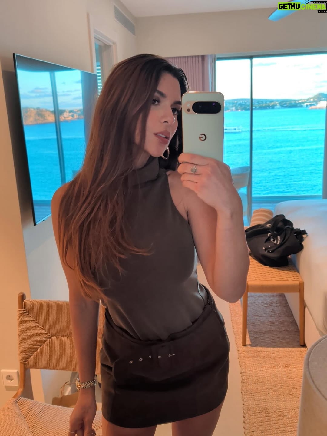 Ekin-Su Cülcüloğlu - 3 Likes - A little photo dump of moments from my camera roll 🤍 

First photo: credit to @kylegalvin_