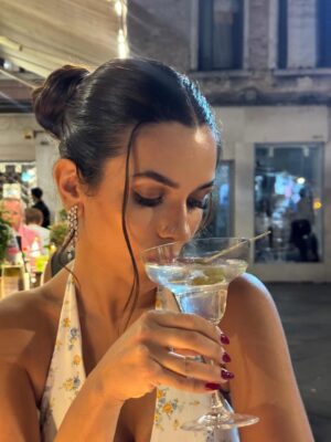 Ekin-Su Cülcüloğlu Instagram - A little photo dump of moments from my camera roll 🤍
First photo: credit to @kylegalvin_