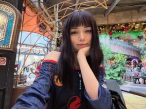 Elaiza Ikeda Instagram - 皆様2026もよろしくお願い致します🌅
仕事を納めて弾丸で沖縄旅に出ていました🐈‍⬛
少し遅れたけどクリスマスを感じることができたし
シーサーに色をつけたり
美味しいご飯を食べたり
心がスッキリして幸せな時間でした🍚
1/16から始まる @dreamstage_tbs もよろしくお願いします！
皆様にとって平和で豊かな一年になりますように🤍