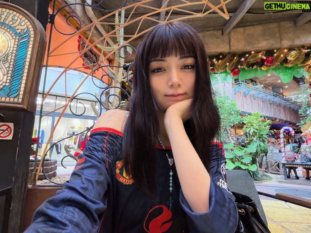Elaiza Ikeda - 143.7K Likes - 皆様2026もよろしくお願い致します🌅
仕事を納めて弾丸で沖縄旅に出ていました🐈‍⬛
少し遅れたけどクリスマスを感じることができたし
シーサーに色をつけたり
美味しいご飯を食べたり
心がスッキリして幸せな時間でした🍚
1/16から始まる @dreamstage_tbs もよろしくお願いします！
皆様にとって平和で豊かな一年になりますように🤍