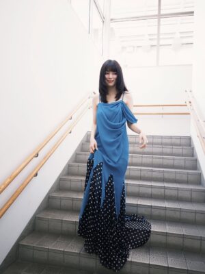 Elaiza Ikeda Instagram - ただいま尾道🍋
最近あんまり写真撮ってなかったから
みんながたくさん撮ってくれたし私も撮った。
ので、めいっぱい載せます。
尾道の海みたいな青いドレス @ninaricci 

@rewrite_movie 
#尾道映画祭
