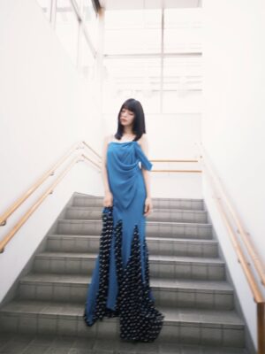 Elaiza Ikeda Instagram - ただいま尾道🍋
最近あんまり写真撮ってなかったから
みんながたくさん撮ってくれたし私も撮った。
ので、めいっぱい載せます。
尾道の海みたいな青いドレス @ninaricci 

@rewrite_movie 
#尾道映画祭