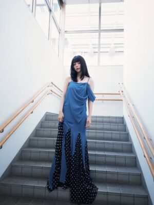 Elaiza Ikeda Instagram - ただいま尾道🍋
最近あんまり写真撮ってなかったから
みんながたくさん撮ってくれたし私も撮った。
ので、めいっぱい載せます。
尾道の海みたいな青いドレス @ninaricci 

@rewrite_movie 
#尾道映画祭