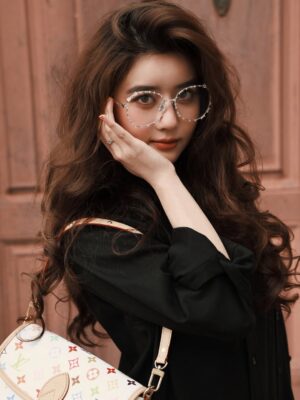 Eleanor Lee Instagram - 勇敢往前冲就算来自小地方 
拿出你的全力闯 ✨