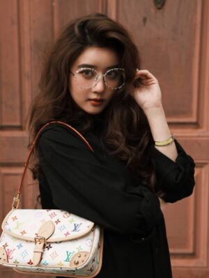 Eleanor Lee Instagram - 勇敢往前冲就算来自小地方 
拿出你的全力闯 ✨