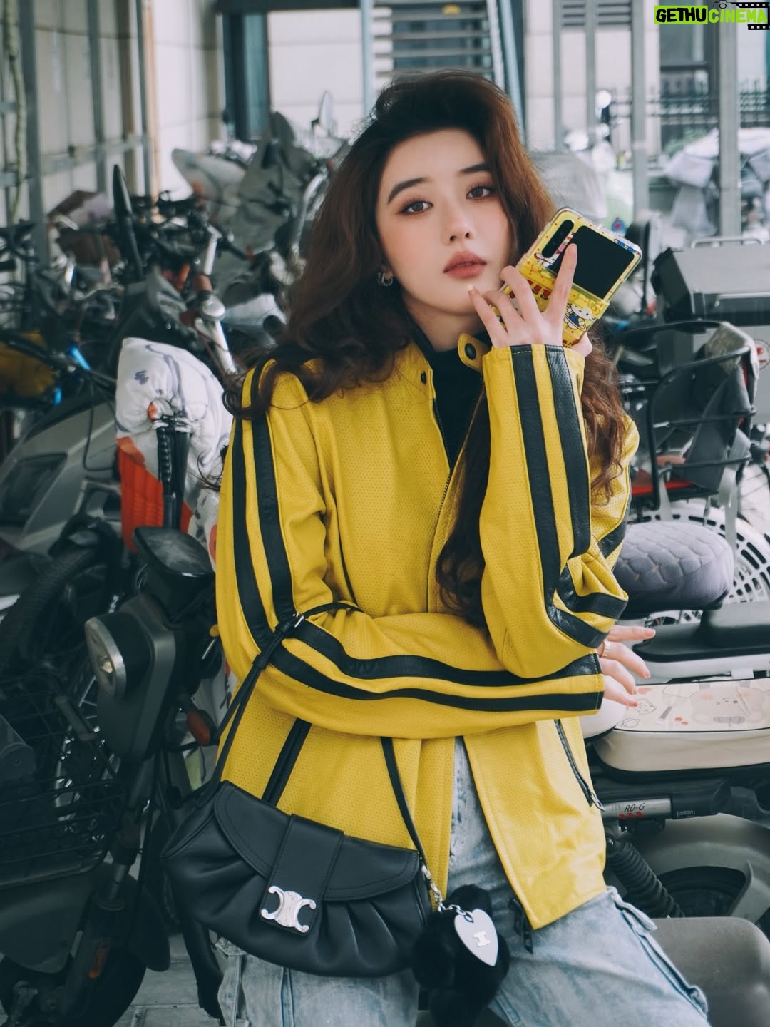 Eleanor Lee - 11.4K Likes - I need a ride