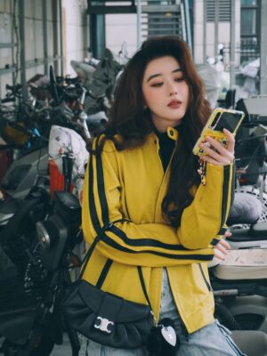Eleanor Lee Instagram - I need a ride