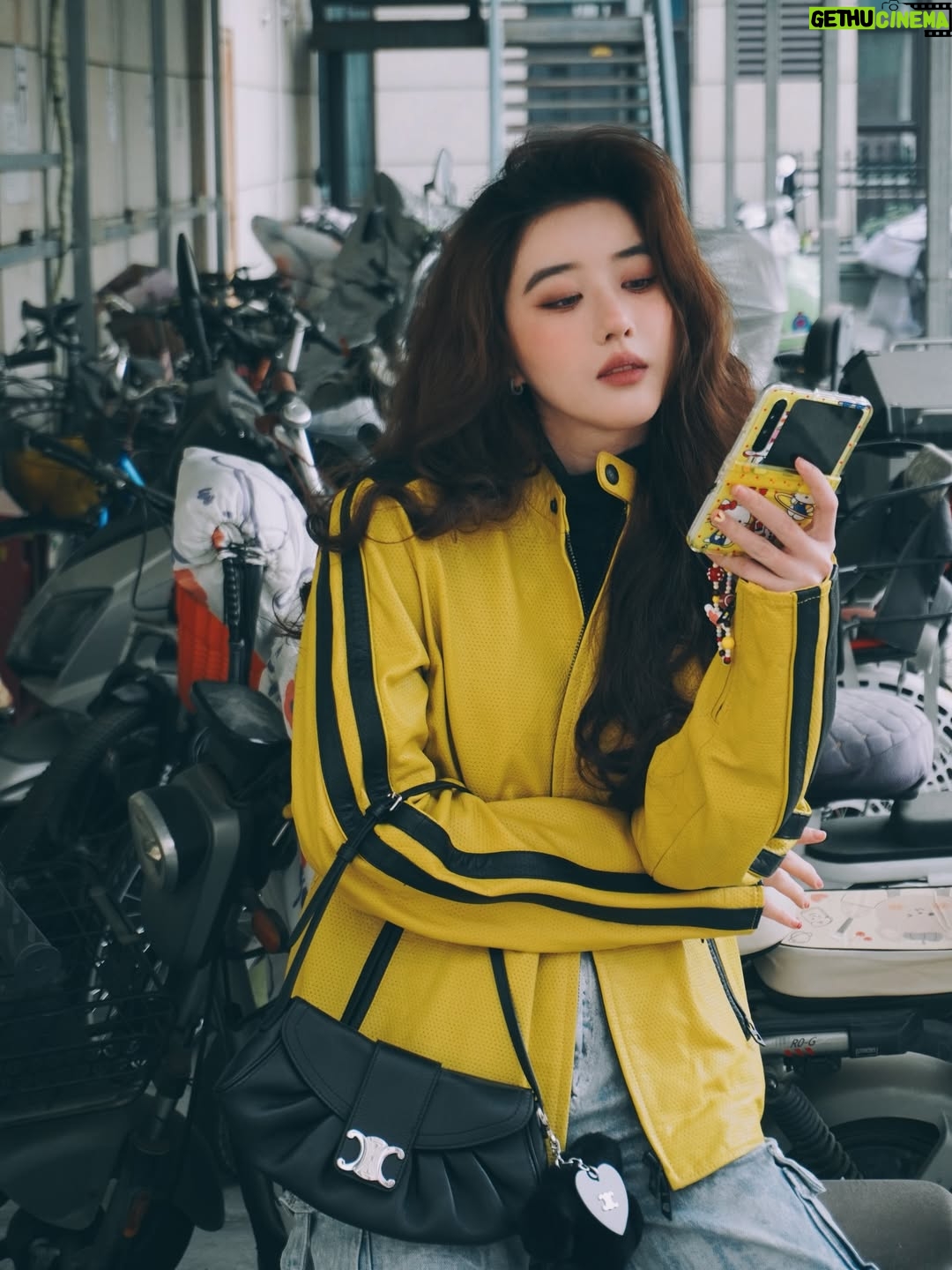 Eleanor Lee - 11.4K Likes - I need a ride