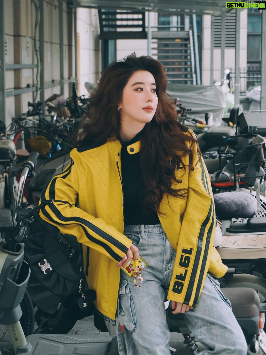 Eleanor Lee - 11.4K Likes - I need a ride