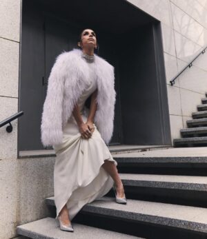 Elena Furiase Instagram - GOYA 2026… 🌹🪽

✨Estilismo: @andrew.pocrid @capelliercapellier @pilardelcampo_  @valytyplace @mumit_jewelry @lodishoes 
✨Muah: @lancomeofficial @veronica__ruz #makeup #publi
✨Foto: @jpageorge @_isra_lozano