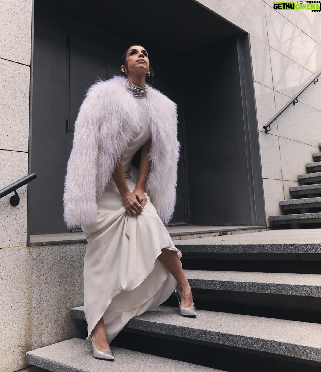 Elena Furiase - 15.7K Likes - GOYA 2026… 🌹🪽

✨Estilismo: @andrew.pocrid @capelliercapellier @pilardelcampo_  @valytyplace @mumit_jewelry @lodishoes 
✨Muah: @lancomeofficial @veronica__ruz #makeup #publi
✨Foto: @jpageorge @_isra_lozano