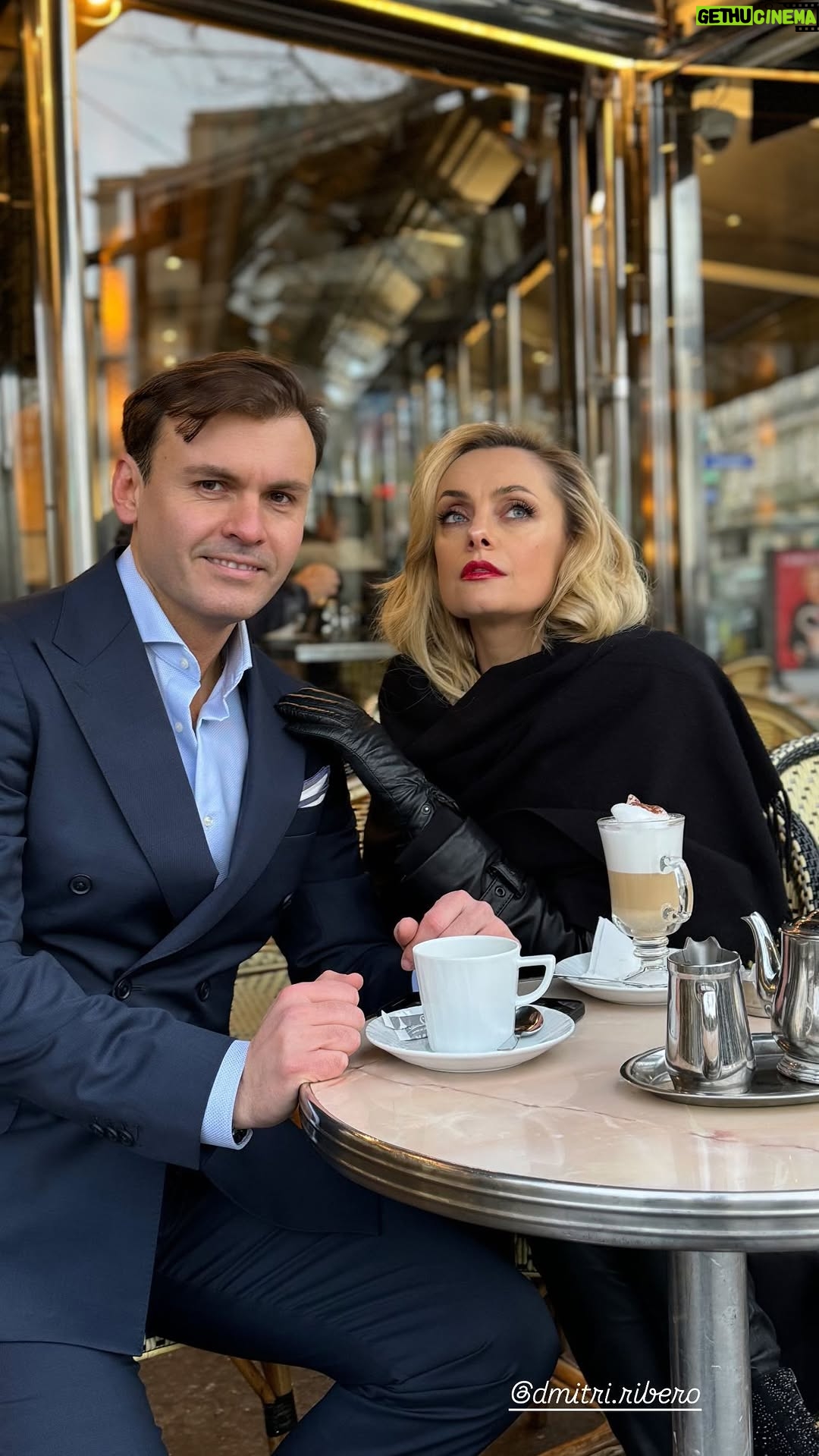 Elena Maksimova - 147 Likes - Даже хочется начать подводить итоги года…Российские певцы в сердце Парижа в Русском Доме, как культурный мост не между странами, а между людьми, что, зачастую - разные вещи, особенно сейчас. Что думаете? 
.
@dmitri.ribero , спасибо за дуэты, перспективное сотрудничество и дружбу! Многое ещё впереди, это только начало! 
.
#еленамаксимова