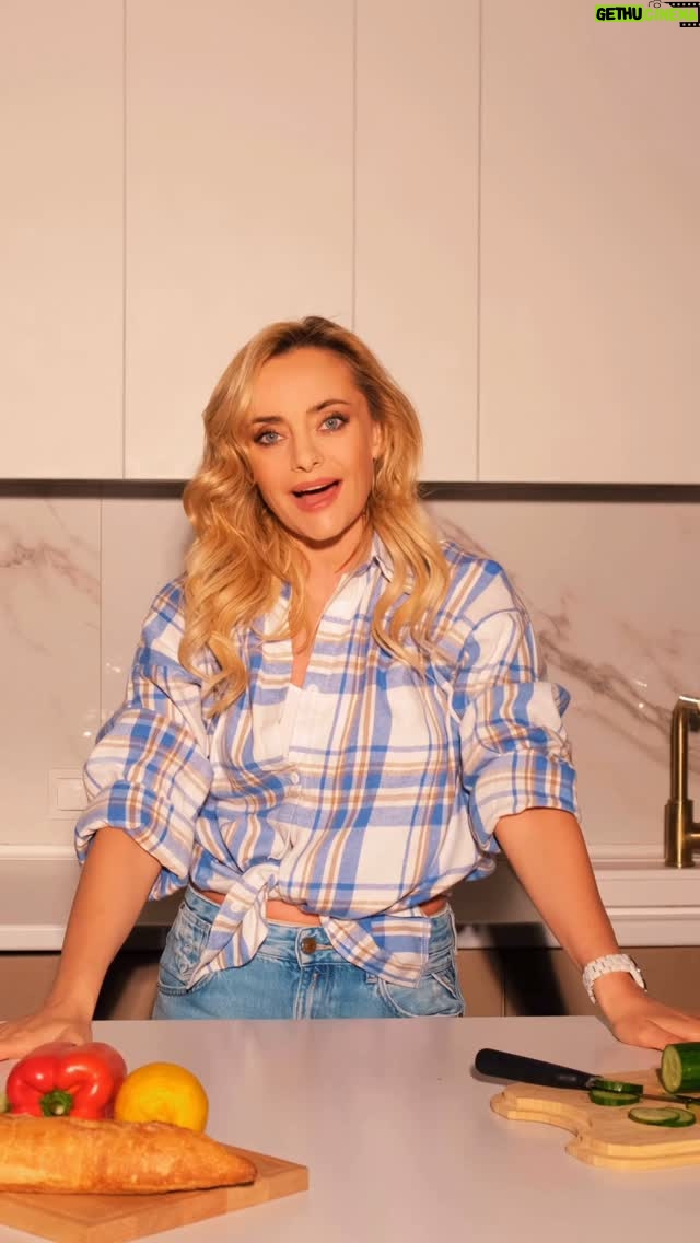 Elena Maksimova - 212 Likes - Сегодня в 18.20 смотрим на Первом концерт во Дню Семьи, Любви и Верности, на котором прозвучит моя новая песня «Любимый». ❤️ 
.
By @nonnsense