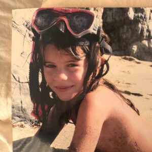 Eleni Menegaki Instagram - Το μωράκι αυτό το κράτησα για πρώτη φορά στην αγκαλιά μου πριν 18 χρόνια ακριβώς … Σήμερα ειναι μια νεαρή γυναίκα που με γεμίζει περηφάνια και χαρά ! 
Χρόνια πολλά Βαλέρια ❤️✨🎂 #18 
Σ αγαπώ περισσότερο από όσο χωράνε οι λέξεις !
η μαμά σου