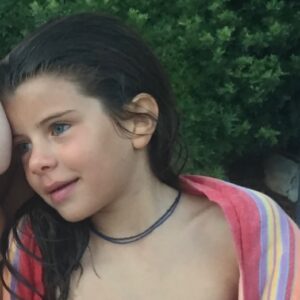 Eleni Menegaki Instagram - Το μωράκι αυτό το κράτησα για πρώτη φορά στην αγκαλιά μου πριν 18 χρόνια ακριβώς … Σήμερα ειναι μια νεαρή γυναίκα που με γεμίζει περηφάνια και χαρά ! 
Χρόνια πολλά Βαλέρια ❤️✨🎂 #18 
Σ αγαπώ περισσότερο από όσο χωράνε οι λέξεις !
η μαμά σου
