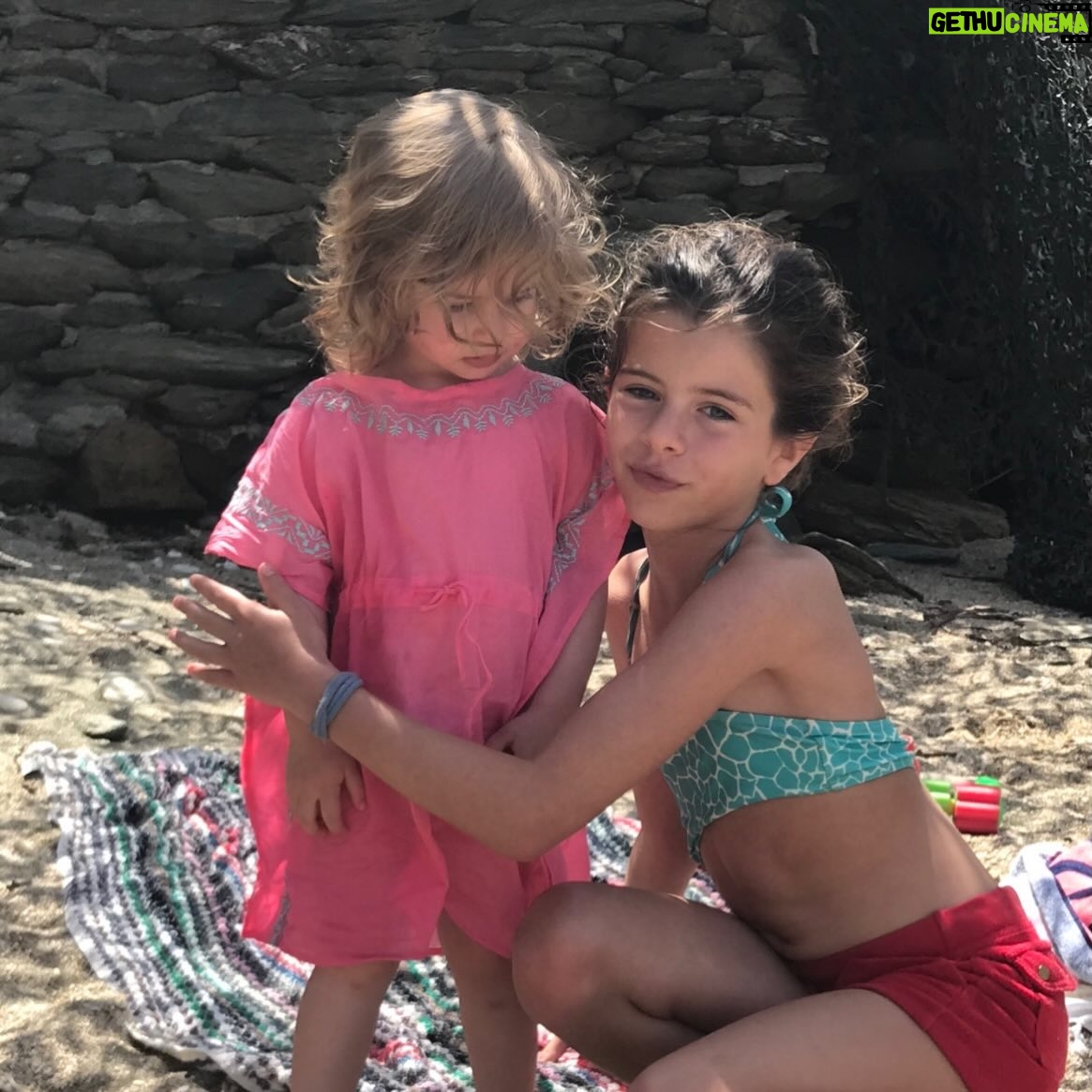 Eleni Menegaki - 74.5K Likes - Το μωράκι αυτό το κράτησα για πρώτη φορά στην αγκαλιά μου πριν 18 χρόνια ακριβώς … Σήμερα ειναι μια νεαρή γυναίκα που με γεμίζει περηφάνια και χαρά ! 
Χρόνια πολλά Βαλέρια ❤️✨🎂 #18 
Σ αγαπώ περισσότερο από όσο χωράνε οι λέξεις !
η μαμά σου