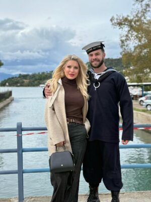 Eleni Menegaki Instagram - Σήμερα ο Άγγελος ορκίστηκε στο ναυτικό κι εγώ ορκιζόμουν να είμαι ψύχραιμη … τα συναισθήματα όμως σε πλημμυρίζουν …. Γέλασα , δάκρυσα , όλα μαζί !Περηφανια , συγκίνηση και άπειρη αγάπη !
Μονάκριβε μου σ αγαπώ όσο δεν φτάνει ο νους σου ! Όλοι σ αγαπάμε ! #eleni @aggelos_latsios  @giannislatsios  @teomisokalos @thodoris_stoforos