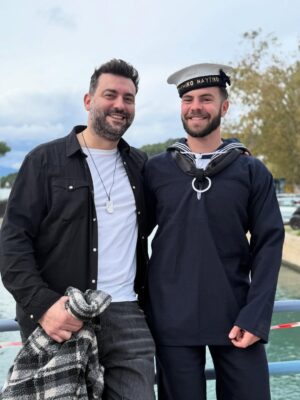 Eleni Menegaki Instagram - Σήμερα ο Άγγελος ορκίστηκε στο ναυτικό κι εγώ ορκιζόμουν να είμαι ψύχραιμη … τα συναισθήματα όμως σε πλημμυρίζουν …. Γέλασα , δάκρυσα , όλα μαζί !Περηφανια , συγκίνηση και άπειρη αγάπη !
Μονάκριβε μου σ αγαπώ όσο δεν φτάνει ο νους σου ! Όλοι σ αγαπάμε ! #eleni @aggelos_latsios  @giannislatsios  @teomisokalos @thodoris_stoforos
