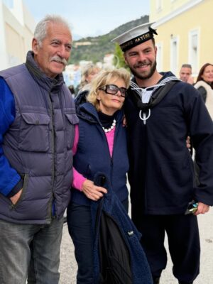 Eleni Menegaki Instagram - Σήμερα ο Άγγελος ορκίστηκε στο ναυτικό κι εγώ ορκιζόμουν να είμαι ψύχραιμη … τα συναισθήματα όμως σε πλημμυρίζουν …. Γέλασα , δάκρυσα , όλα μαζί !Περηφανια , συγκίνηση και άπειρη αγάπη !
Μονάκριβε μου σ αγαπώ όσο δεν φτάνει ο νους σου ! Όλοι σ αγαπάμε ! #eleni @aggelos_latsios  @giannislatsios  @teomisokalos @thodoris_stoforos