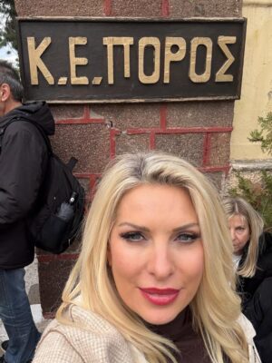 Eleni Menegaki Instagram - Σήμερα ο Άγγελος ορκίστηκε στο ναυτικό κι εγώ ορκιζόμουν να είμαι ψύχραιμη … τα συναισθήματα όμως σε πλημμυρίζουν …. Γέλασα , δάκρυσα , όλα μαζί !Περηφανια , συγκίνηση και άπειρη αγάπη !
Μονάκριβε μου σ αγαπώ όσο δεν φτάνει ο νους σου ! Όλοι σ αγαπάμε ! #eleni @aggelos_latsios  @giannislatsios  @teomisokalos @thodoris_stoforos