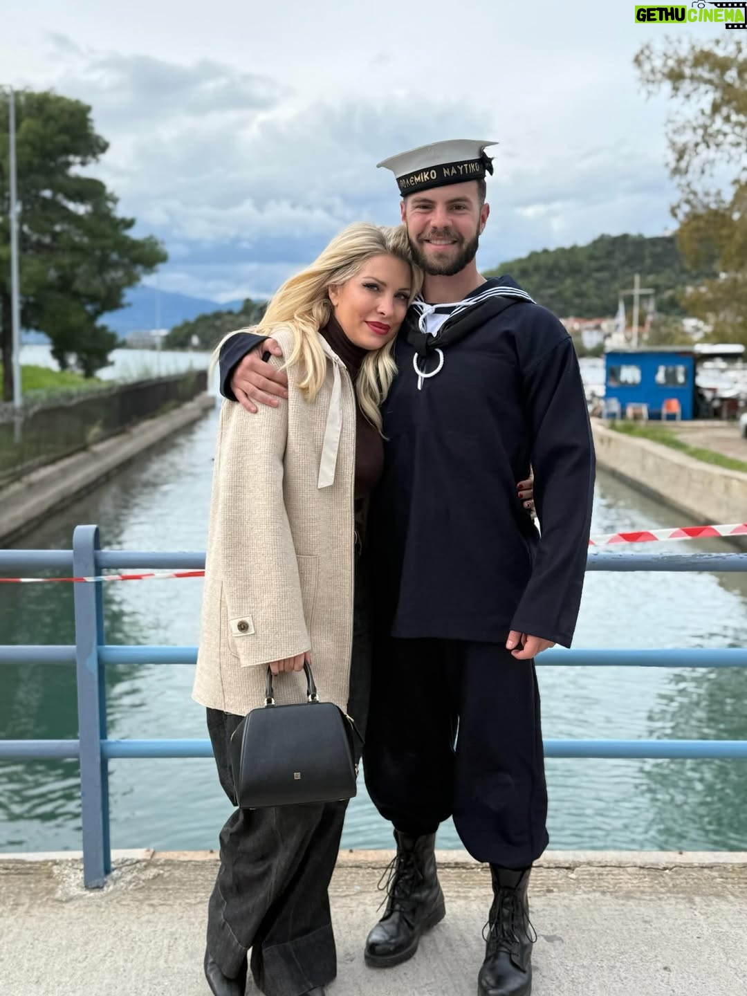 Eleni Menegaki - 118.2K Likes - Σήμερα ο Άγγελος ορκίστηκε στο ναυτικό κι εγώ ορκιζόμουν να είμαι ψύχραιμη … τα συναισθήματα όμως σε πλημμυρίζουν …. Γέλασα , δάκρυσα , όλα μαζί !Περηφανια , συγκίνηση και άπειρη αγάπη !
Μονάκριβε μου σ αγαπώ όσο δεν φτάνει ο νους σου ! Όλοι σ αγαπάμε ! #eleni @aggelos_latsios  @giannislatsios  @teomisokalos @thodoris_stoforos