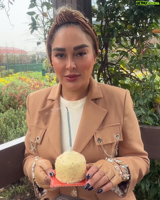Elham Hamidi - 76.6K Likes - یک سال دیگه هم گذشت…
ممنون از اینکه همیشه با مهربانی و عشق در کنار من بودین ❤️