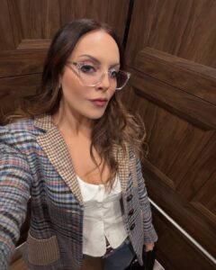 Actress Elizabeth Gillies HD Photos and Wallpapers December 2025