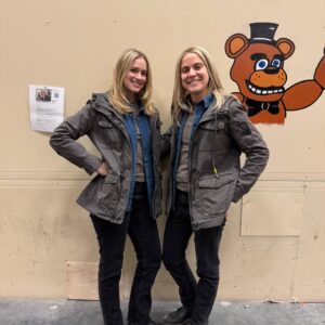 Elizabeth Lail Instagram - We have fun
BTS of FNAF2