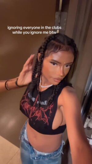 Elle Monae Instagram - 🖤🖤🖤