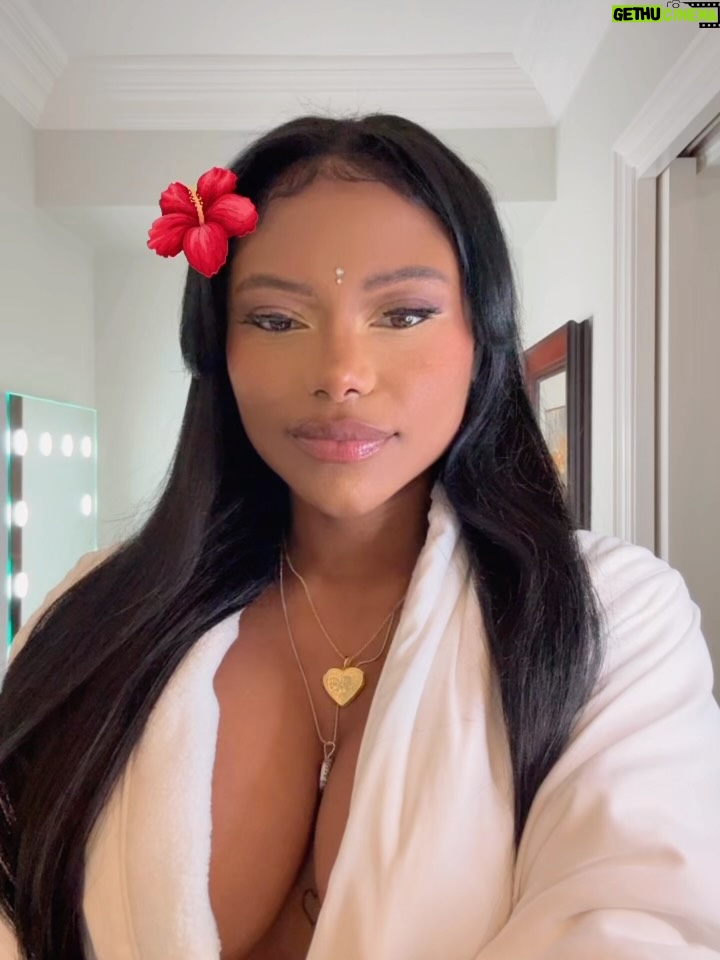 Elle Monae - 3 Likes - 3 eyes. 2 to look. 1 to see. ☯️🪷