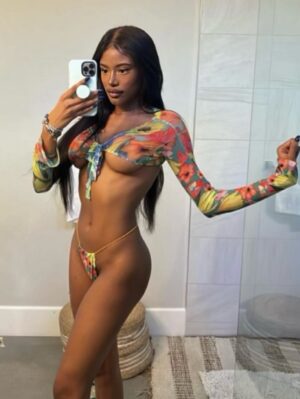 Elle Monae Instagram - Countdown to warmer weather…👙🏝️☀️ #holiday