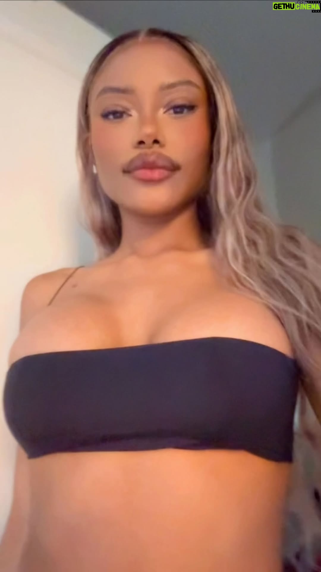 Elle Monae - 3 Likes - New vibes on the way.🎤Dropping my new song tomorrow in honor of my b day.#aquariusbaby ♒️😝💕 @lelethiathestylist on the hair of course 👱🏽‍♀️❤️‍🔥 #availableonallplatforms✔️